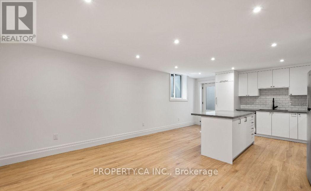 119 Invermay Avenue, Toronto, Ontario M3H 1Z7 - Photo 4 - C13567064