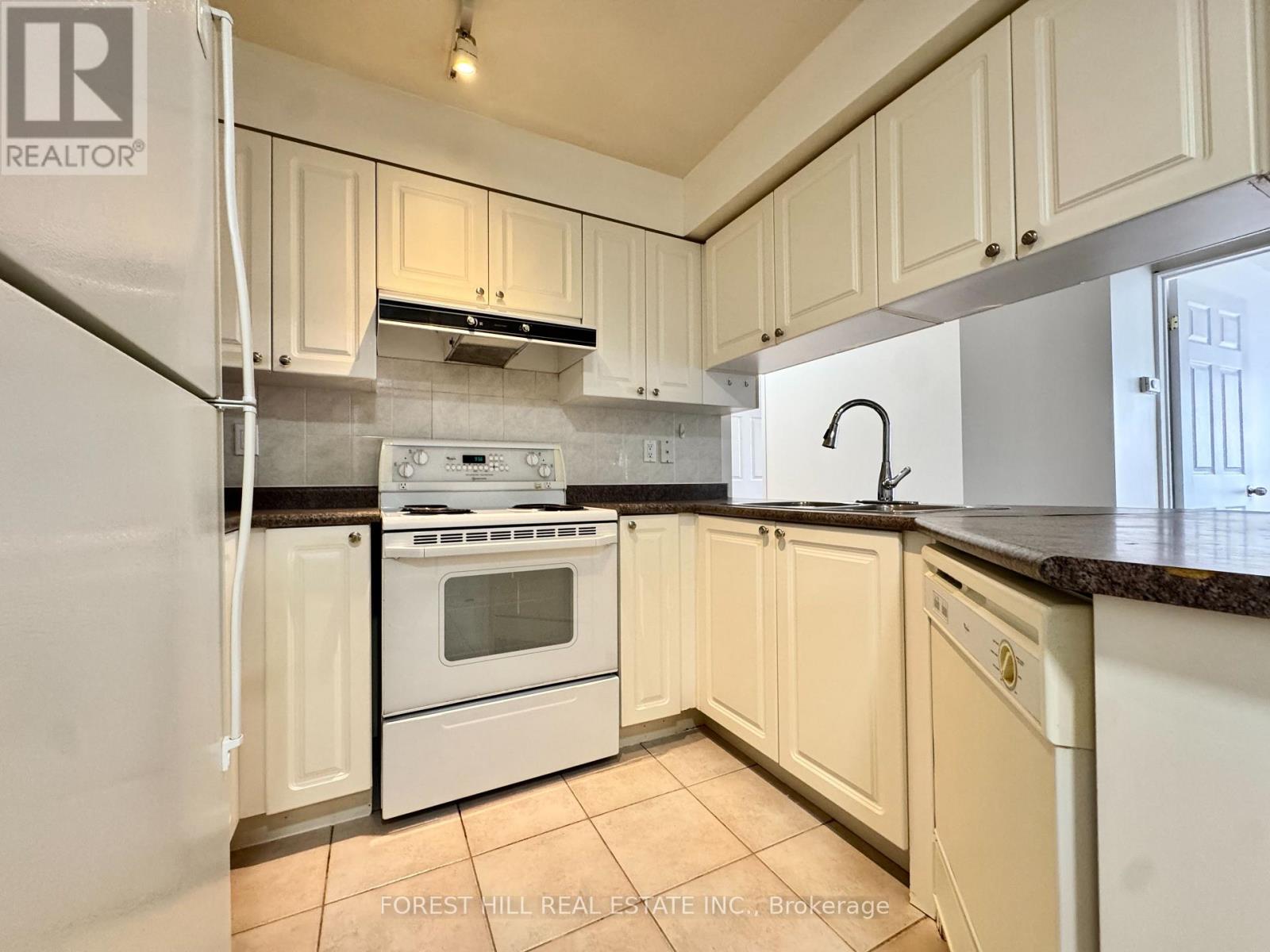 810 - 889 BAY STREET