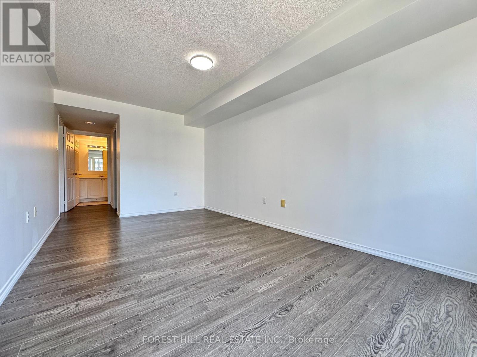 810 - 889 BAY STREET