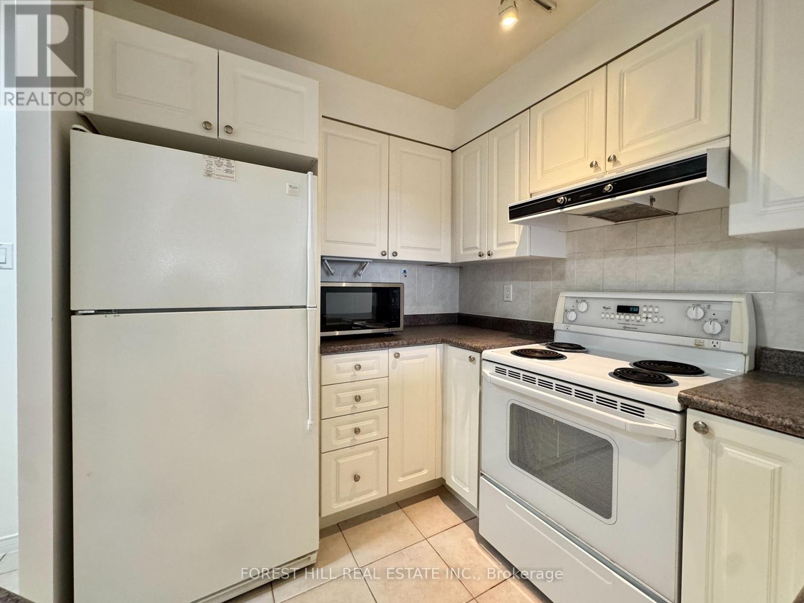 810 - 889 Bay Street, Toronto, Ontario M5S 3K6 - Photo 2 - C13567172