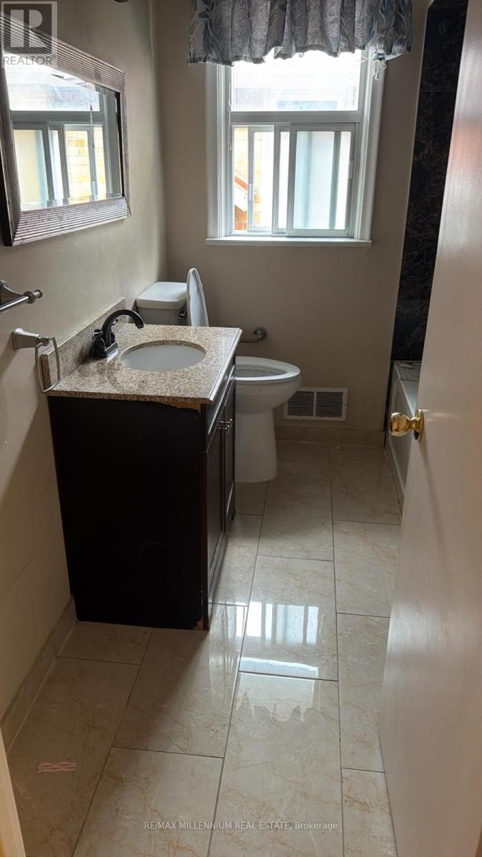 5 Brewton Road, Toronto, Ontario  M1G 1W2 - Photo 3 - E13567234