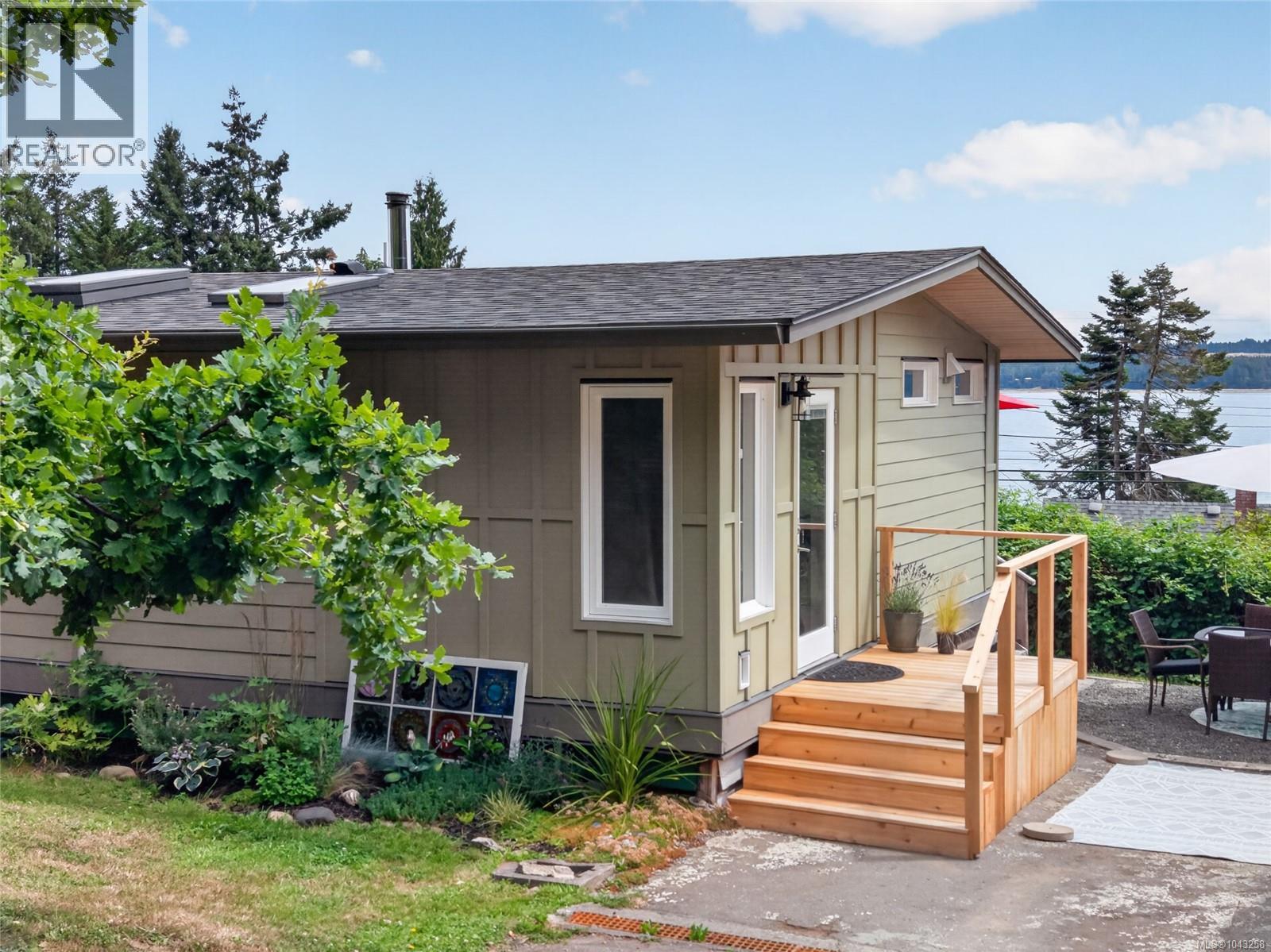 5674 Market St, Union Bay, British Columbia  V0R 3B0 - Photo 2 - 1043258