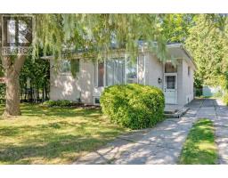 2 CORBETT CRESCENT, Aurora, Ontario