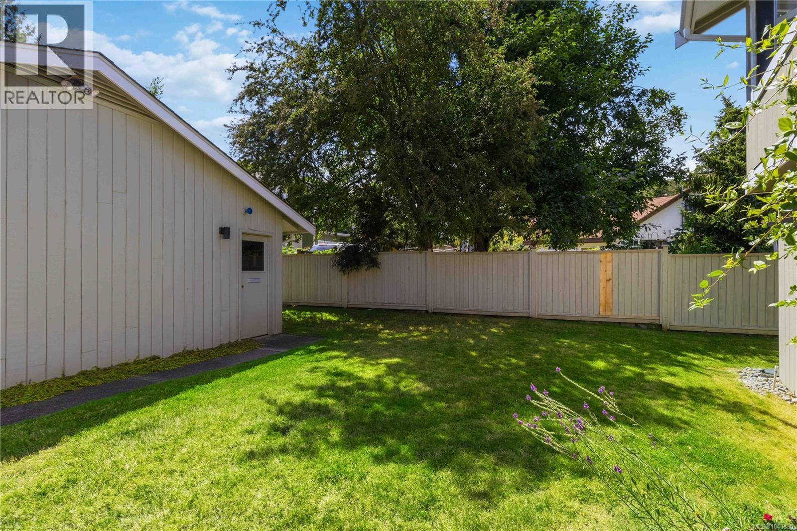 20 2020 White Birch Rd, Sidney, British Columbia V8L 2R1 - Photo 38 - 1043330