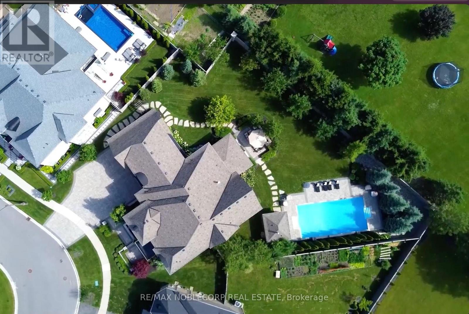 146 Degrey Drive, Brampton, Ontario  L6P 3X7 - Photo 3 - W13567092