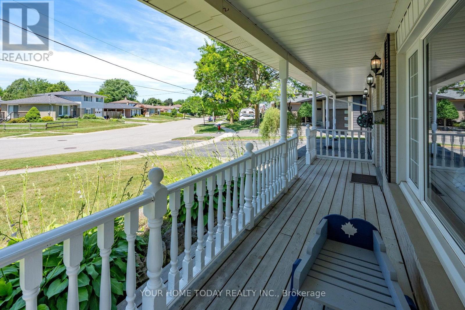 35 Dawson Crescent, Halton Hills, Ontario L7G 1H3 - Photo 4 - W13567144