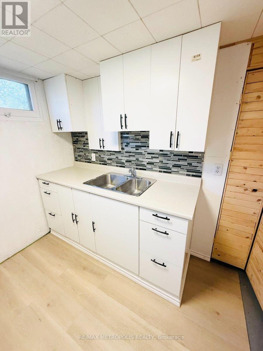 Basement - 11 Rambler Place, Toronto, Ontario  M3L 1N6 - Photo 17 - W13564124