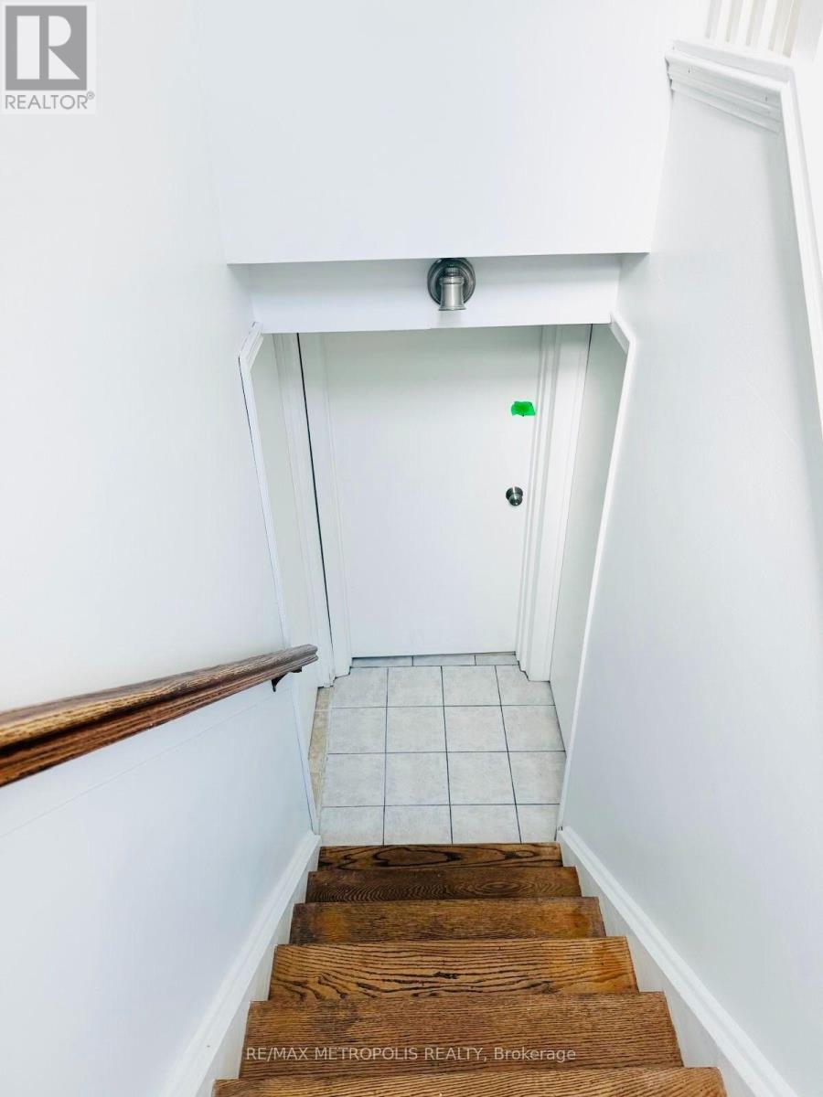 BASEMENT - 11 RAMBLER PLACE, Toronto (Glenfield-Jane Heights)