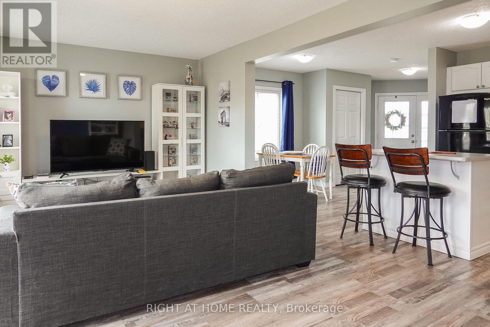 652 Salisbury Avenue, North Perth, Ontario  N4W 1Y9 - Photo 3 - X13567248