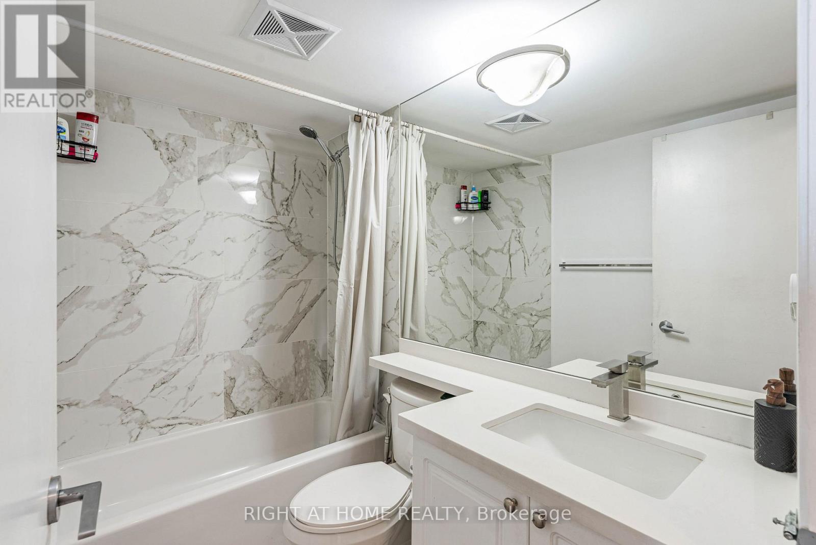 1807 - 231 Fort York Boulevard, Toronto, Ontario  M5V 1B2 - Photo 2 - C13564710