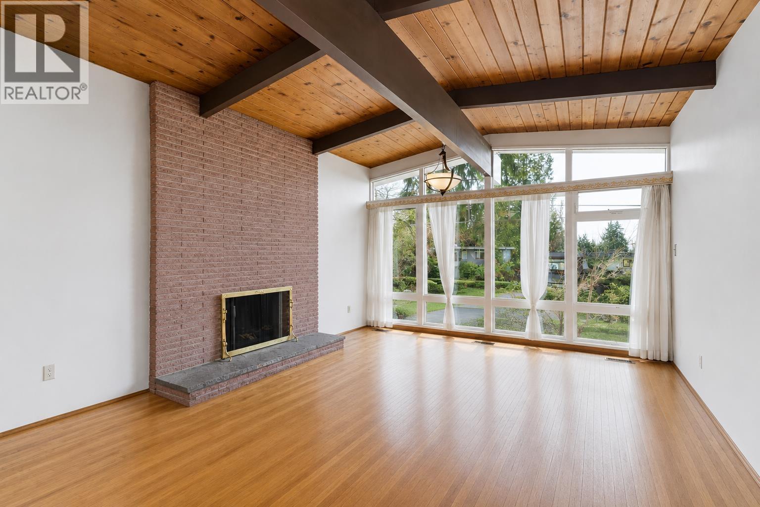 922 Canyon Boulevard, North Vancouver, British Columbia V7R 2J8 - Photo 2 - R3134581