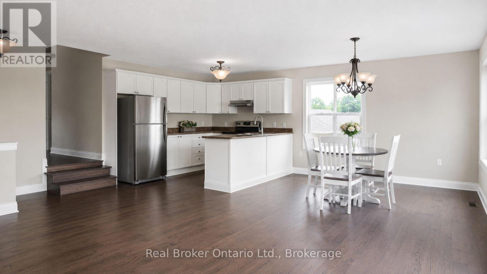 423 Irwin Street, Midland, Ontario  L4R 2V6 - Photo 3 - S13031704