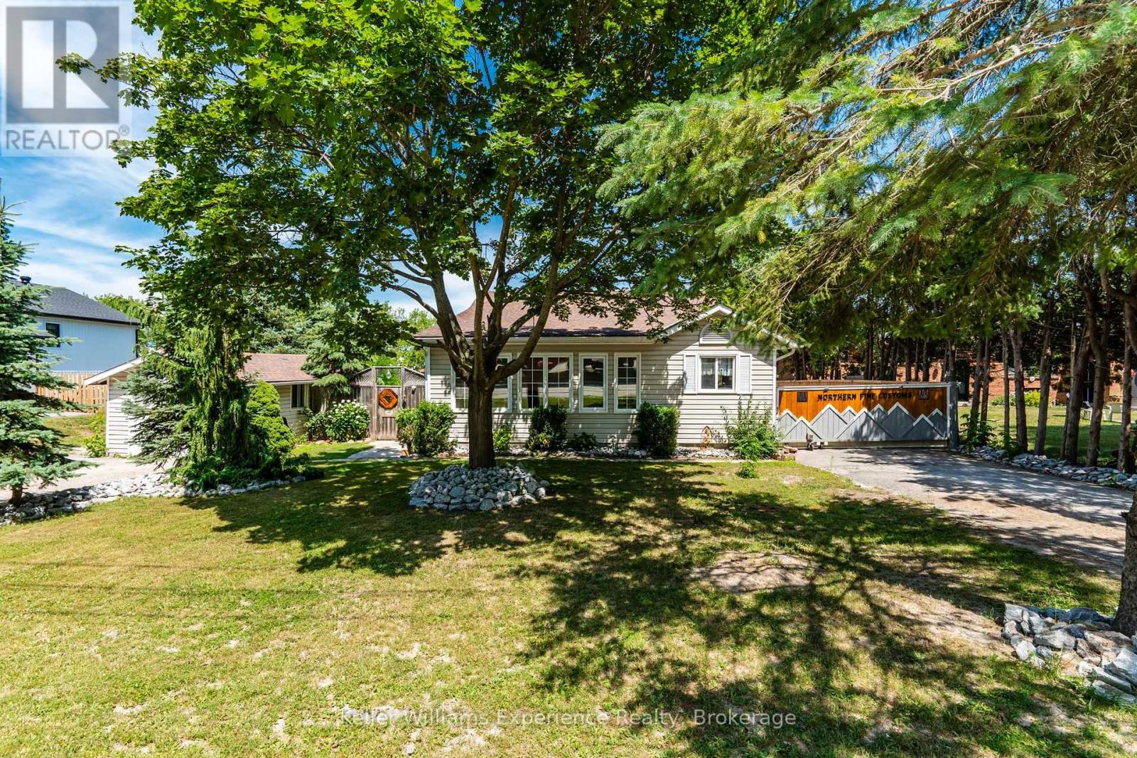 281 Park Street, Tay, Ontario  L0K 2A0 - Photo 1 - S13567390