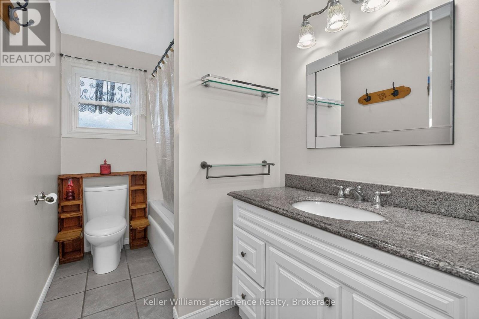 281 Park Street, Tay, Ontario  L0K 2A0 - Photo 12 - S13567390