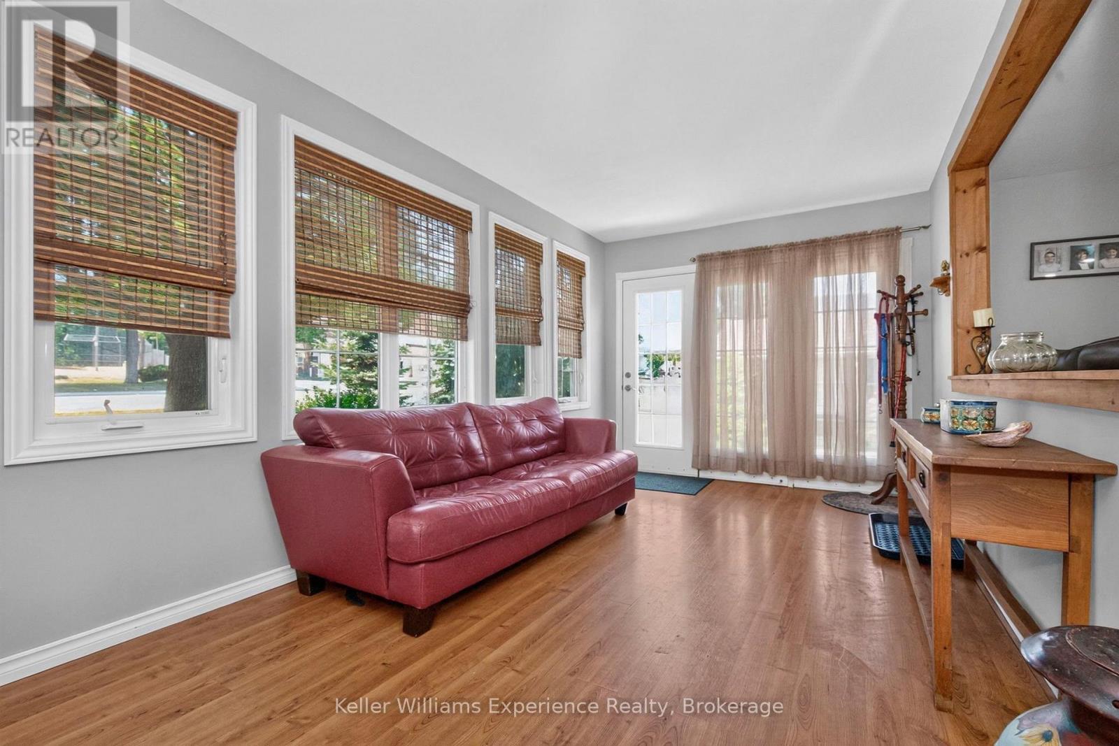 281 Park Street, Tay, Ontario  L0K 2A0 - Photo 3 - S13567390
