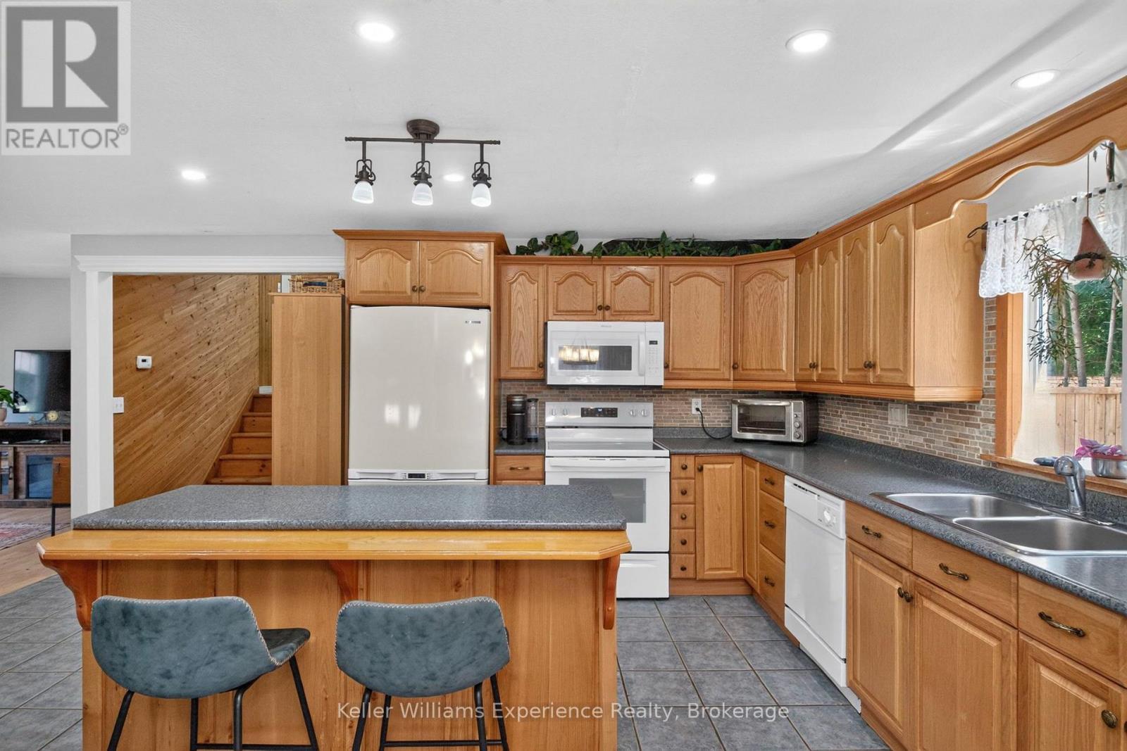 281 Park Street, Tay, Ontario  L0K 2A0 - Photo 5 - S13567390