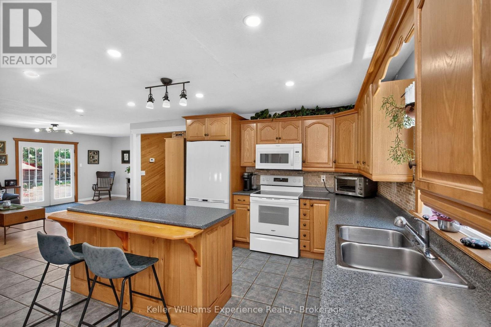 281 Park Street, Tay, Ontario  L0K 2A0 - Photo 6 - S13567390