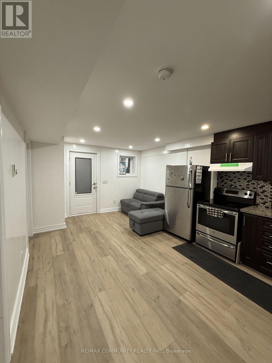 Lower - 4 Lakeview Avenue, Toronto, Ontario  M6J 3B1 - Photo 4 - C13567368