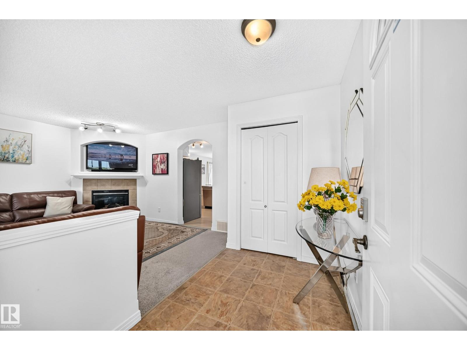 1126 Grantham Dr Nw, Edmonton, Alberta  T5T 6L1 - Photo 6 - E4498752