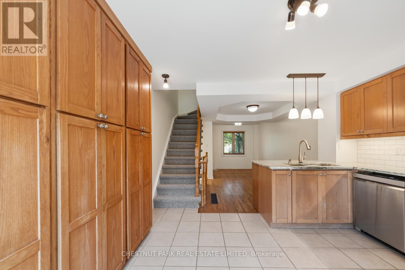 21 Littleyork Road, Toronto, Ontario  M4E 3W6 - Photo 10 - E13567502