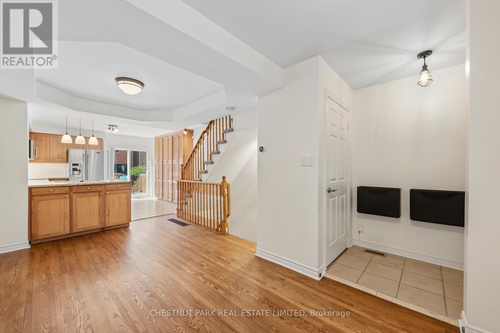 21 Littleyork Road, Toronto, Ontario  M4E 3W6 - Photo 3 - E13567502