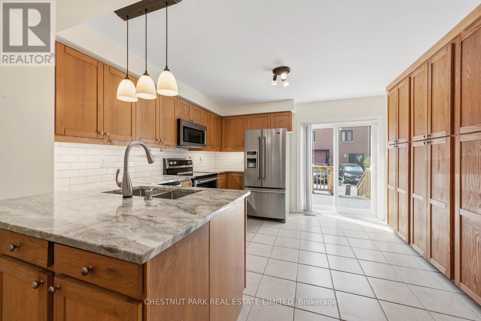 21 Littleyork Road, Toronto, Ontario  M4E 3W6 - Photo 7 - E13567502