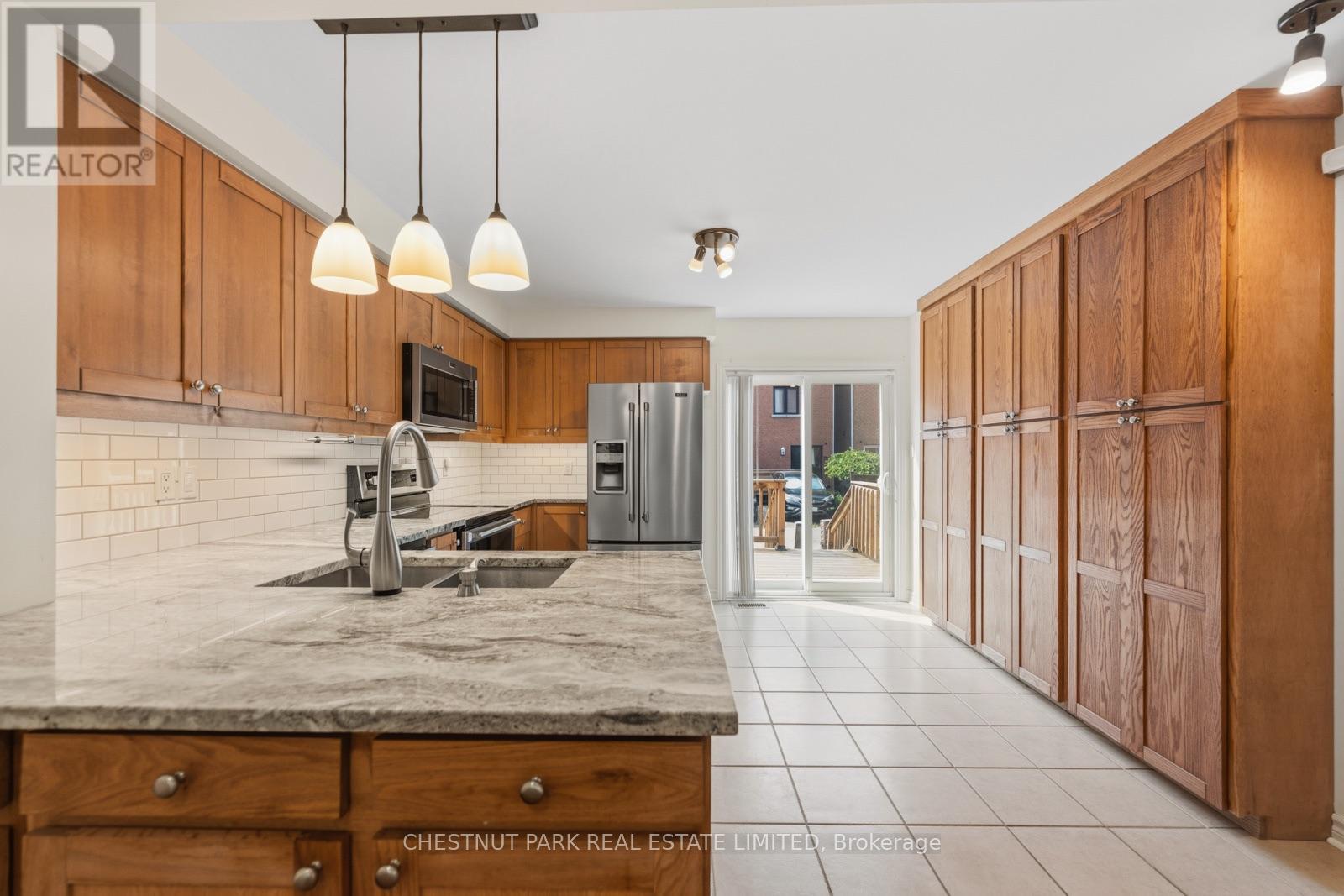 21 Littleyork Road, Toronto, Ontario  M4E 3W6 - Photo 8 - E13567502