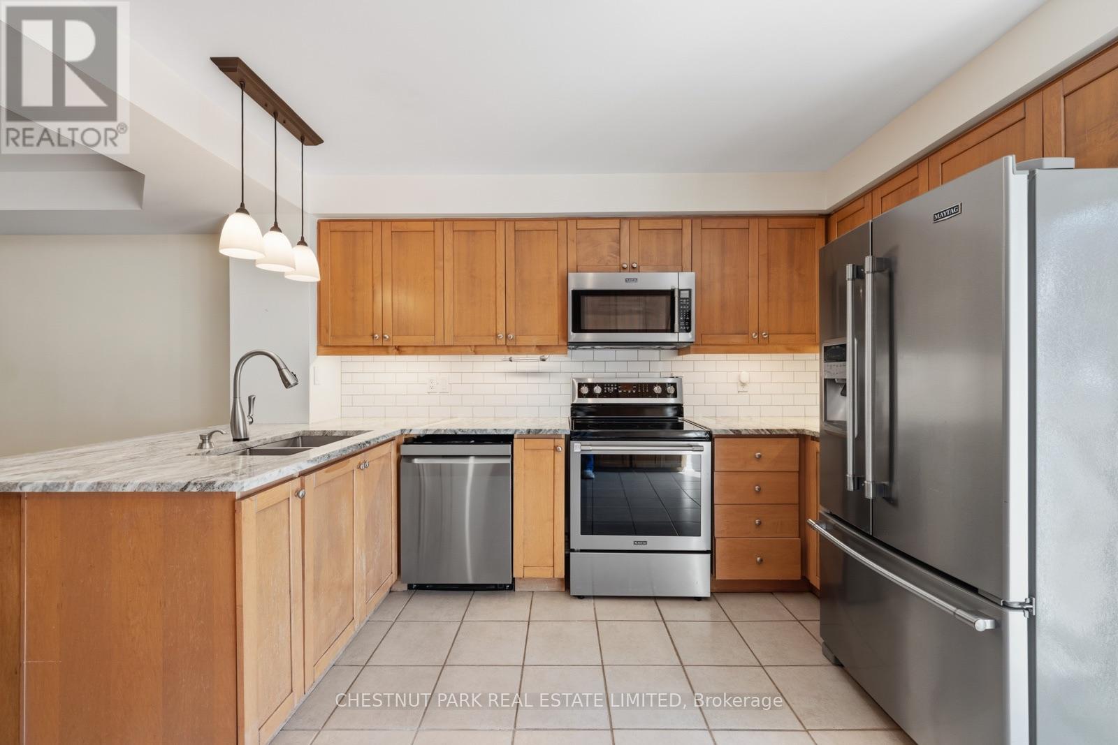 21 Littleyork Road, Toronto, Ontario  M4E 3W6 - Photo 9 - E13567502