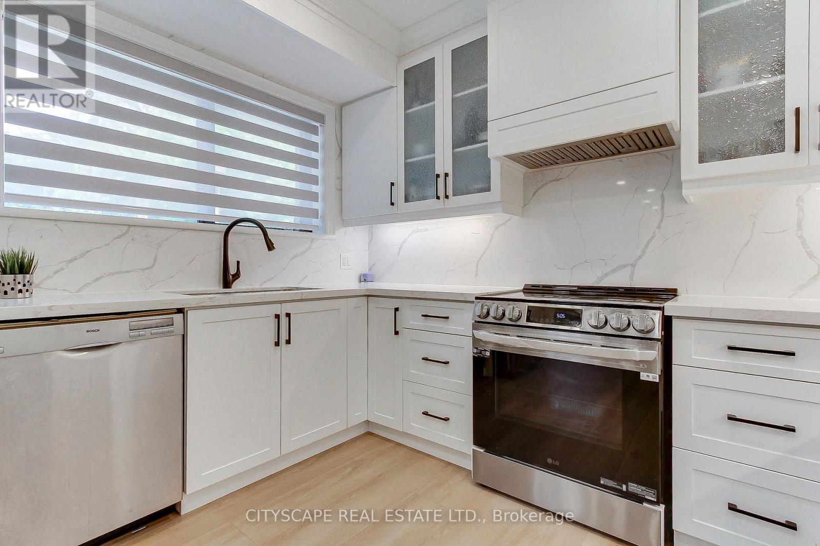 1543 Indian Grove, Mississauga, Ontario  L5H 2S5 - Photo 8 - W13567456