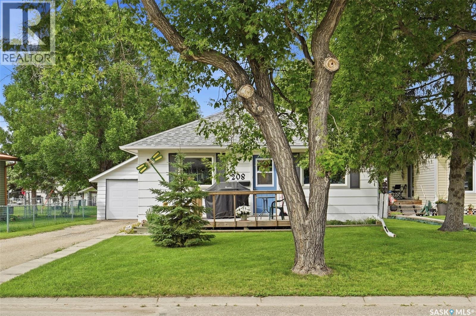 208 3rd AVENUE W, Watrous