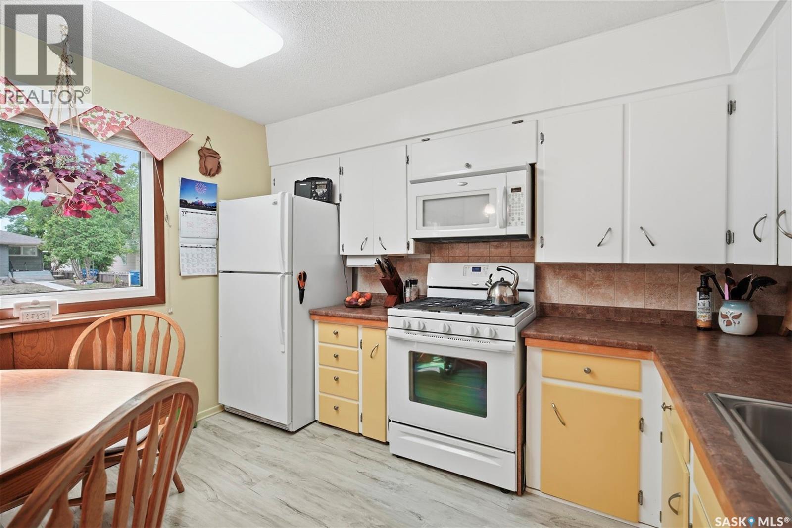 208 3rd Avenue W, Watrous, Saskatchewan  S0K 4T0 - Photo 10 - SK042597