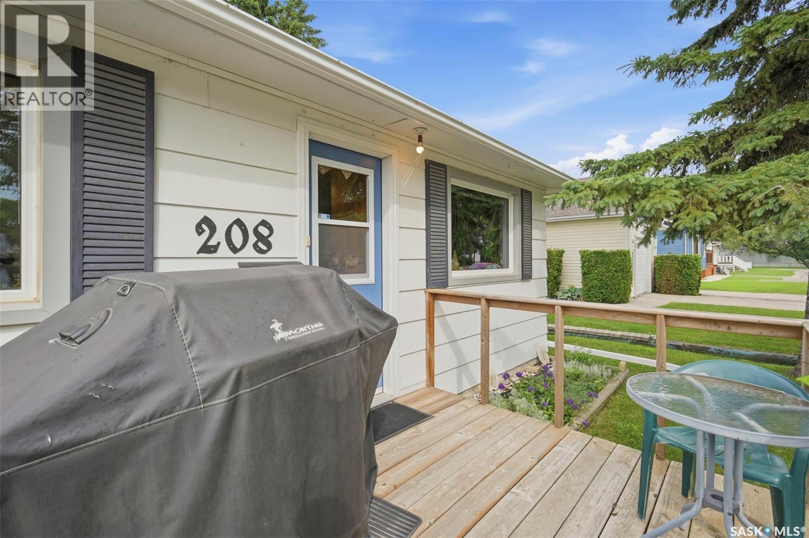208 3rd Avenue W, Watrous, Saskatchewan  S0K 4T0 - Photo 4 - SK042597