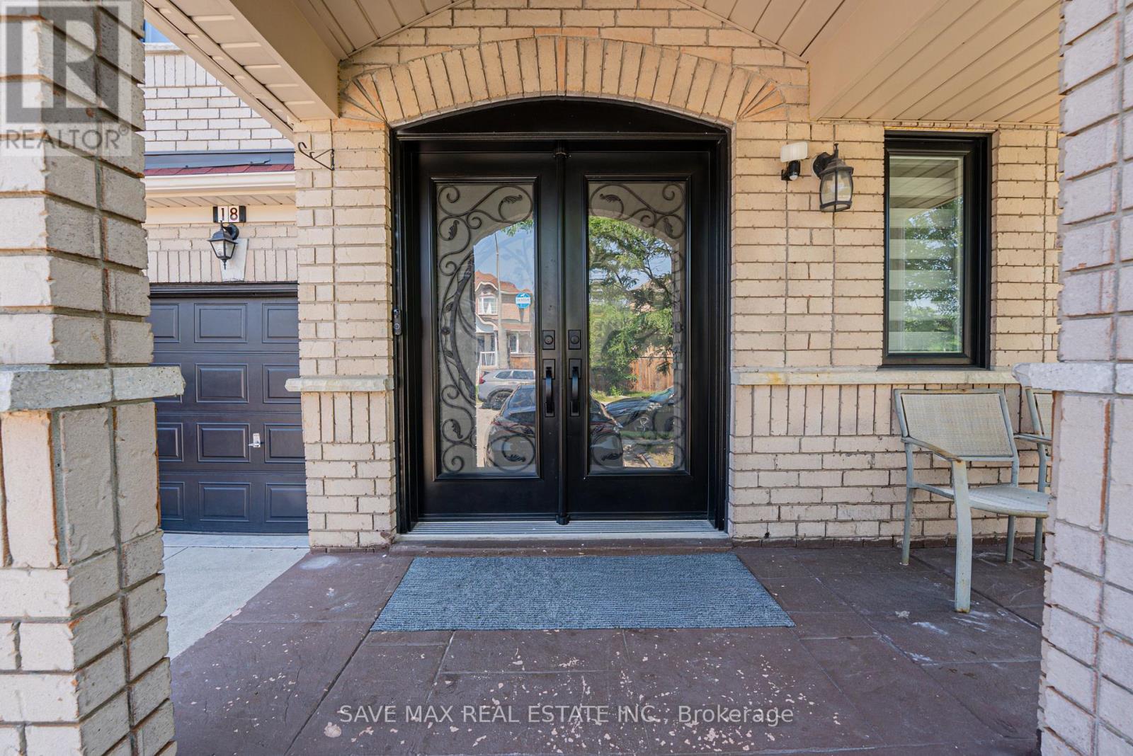 18 Salonica Road, Brampton, Ontario  L7A 3K9 - Photo 3 - W13537164