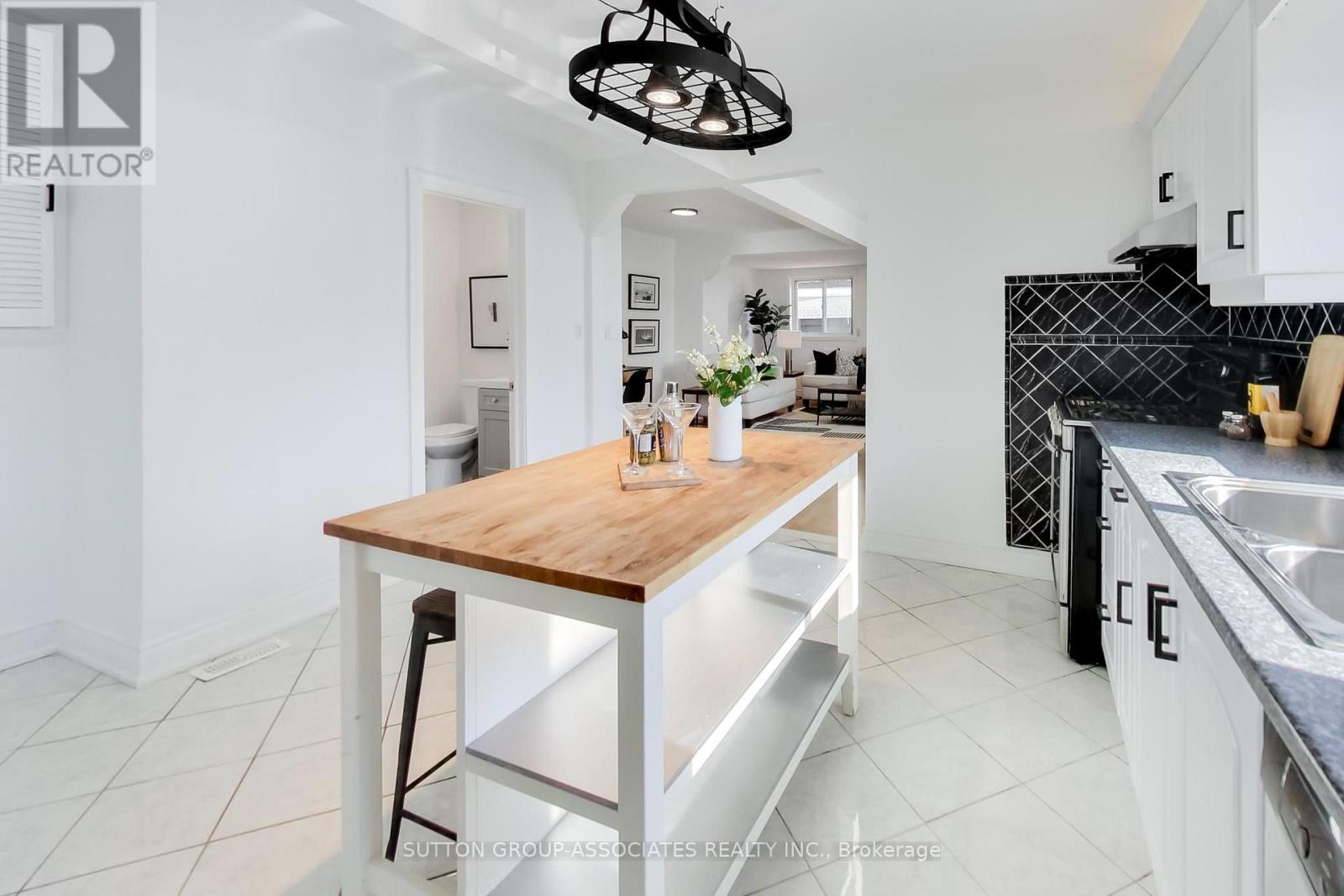 175 Earlsdale Avenue, Toronto, Ontario M6E 1L3 - Photo 16 - C13567652