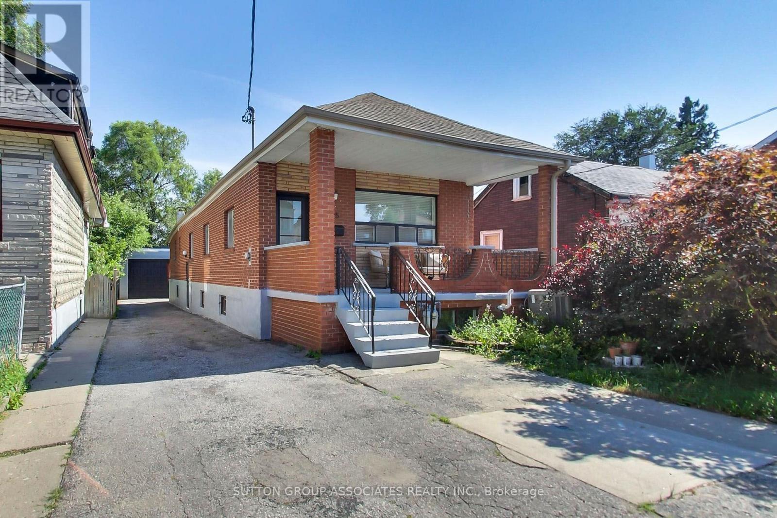 175 Earlsdale Avenue, Toronto, Ontario M6E 1L3 - Photo 3 - C13567652
