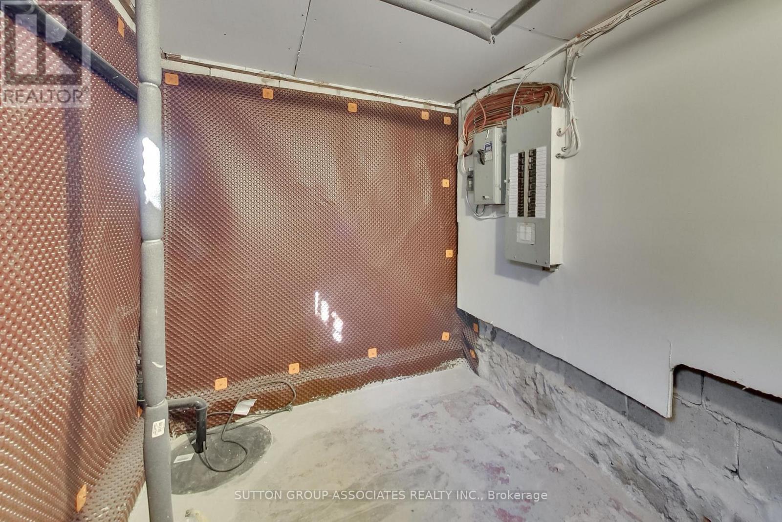 175 Earlsdale Avenue, Toronto, Ontario M6E 1L3 - Photo 40 - C13567652