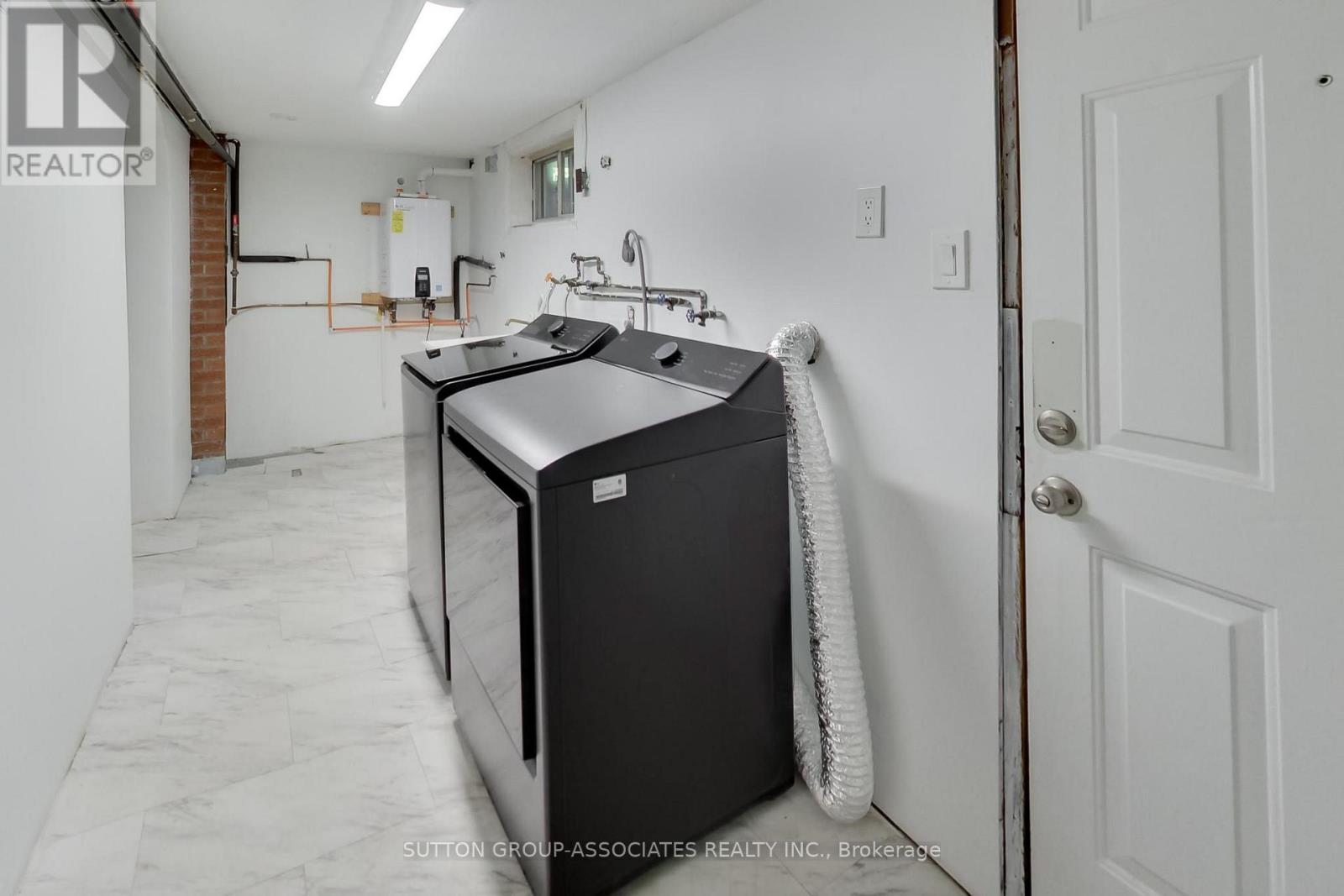 175 Earlsdale Avenue, Toronto, Ontario M6E 1L3 - Photo 43 - C13567652