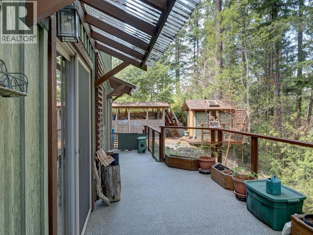 5475 Hydaway Place, Halfmoon Bay, British Columbia  V7Z 1B4 - Photo 27 - R3145775