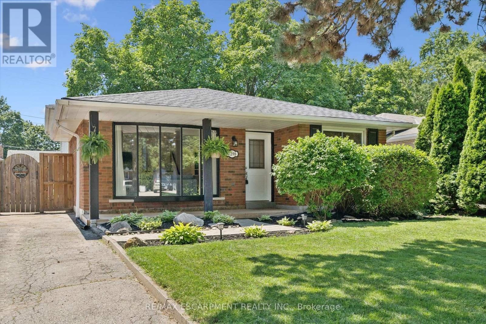 1298 Rosemary Crescent, Burlington, Ontario  L7P 2P4 - Photo 2 - W13567710