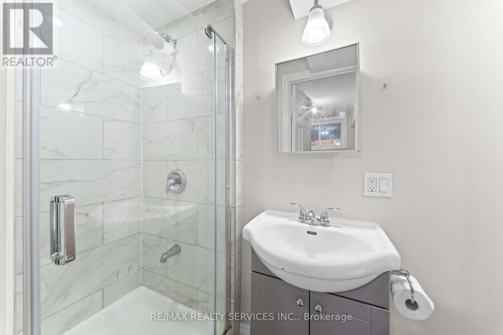 20 Highcroft Court, Kitchener, Ontario  N2E 2N9 - Photo 38 - X13567612