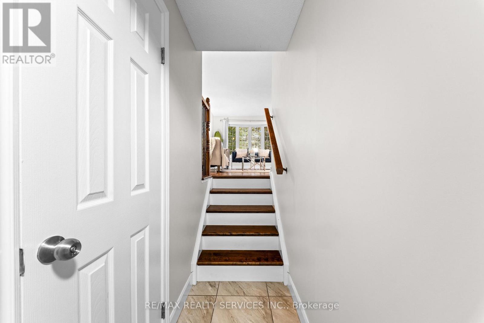 20 Highcroft Court, Kitchener, Ontario  N2E 2N9 - Photo 9 - X13567612