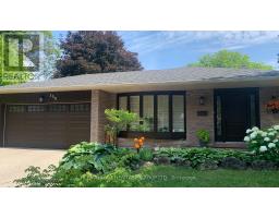 135 GOLF CLUB COURT, Richmond Hill, Ontario