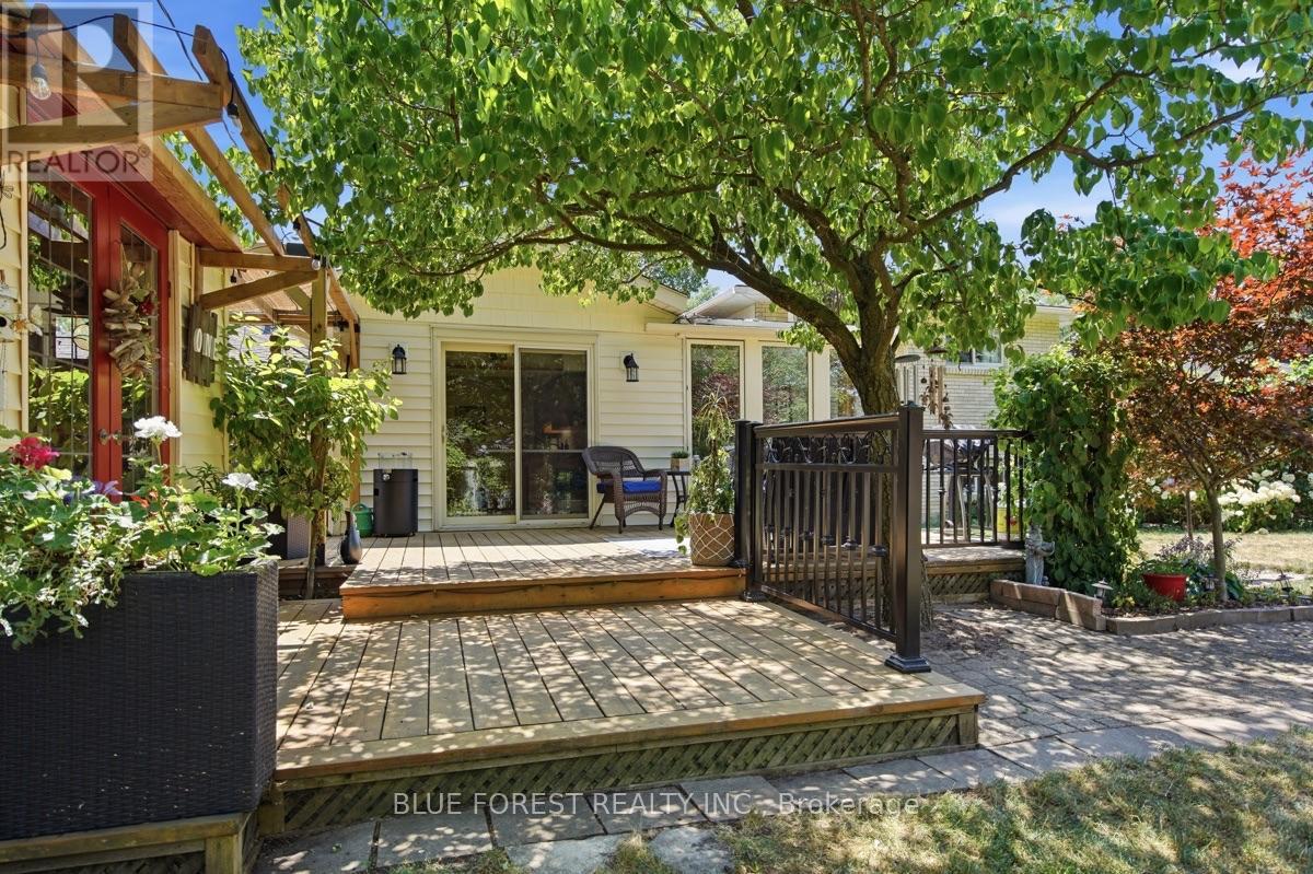 708 Headley Drive, London North, Ontario  N6H 3V6 - Photo 2 - X13565598