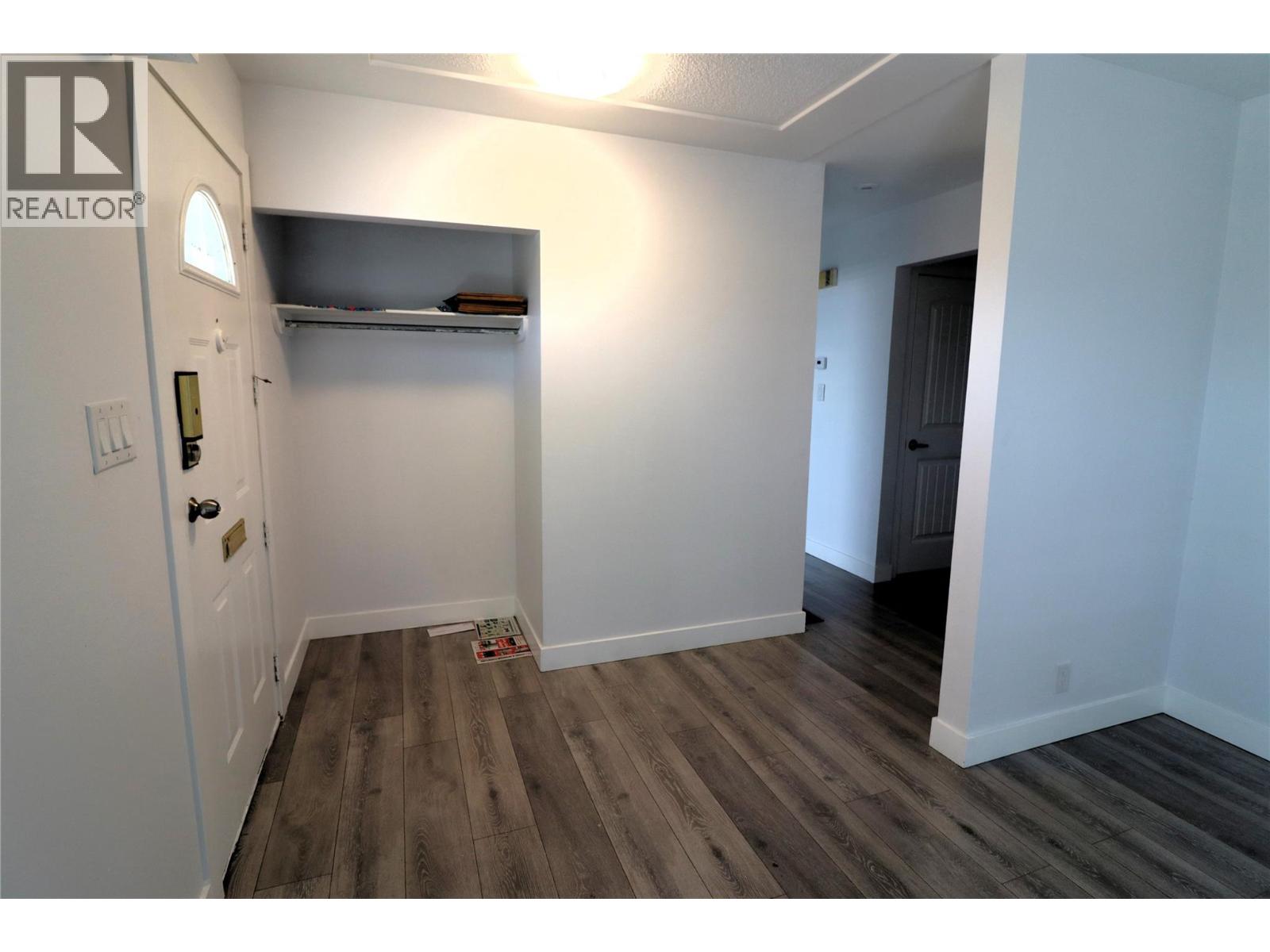 765 BARRIE Drive — photo 4