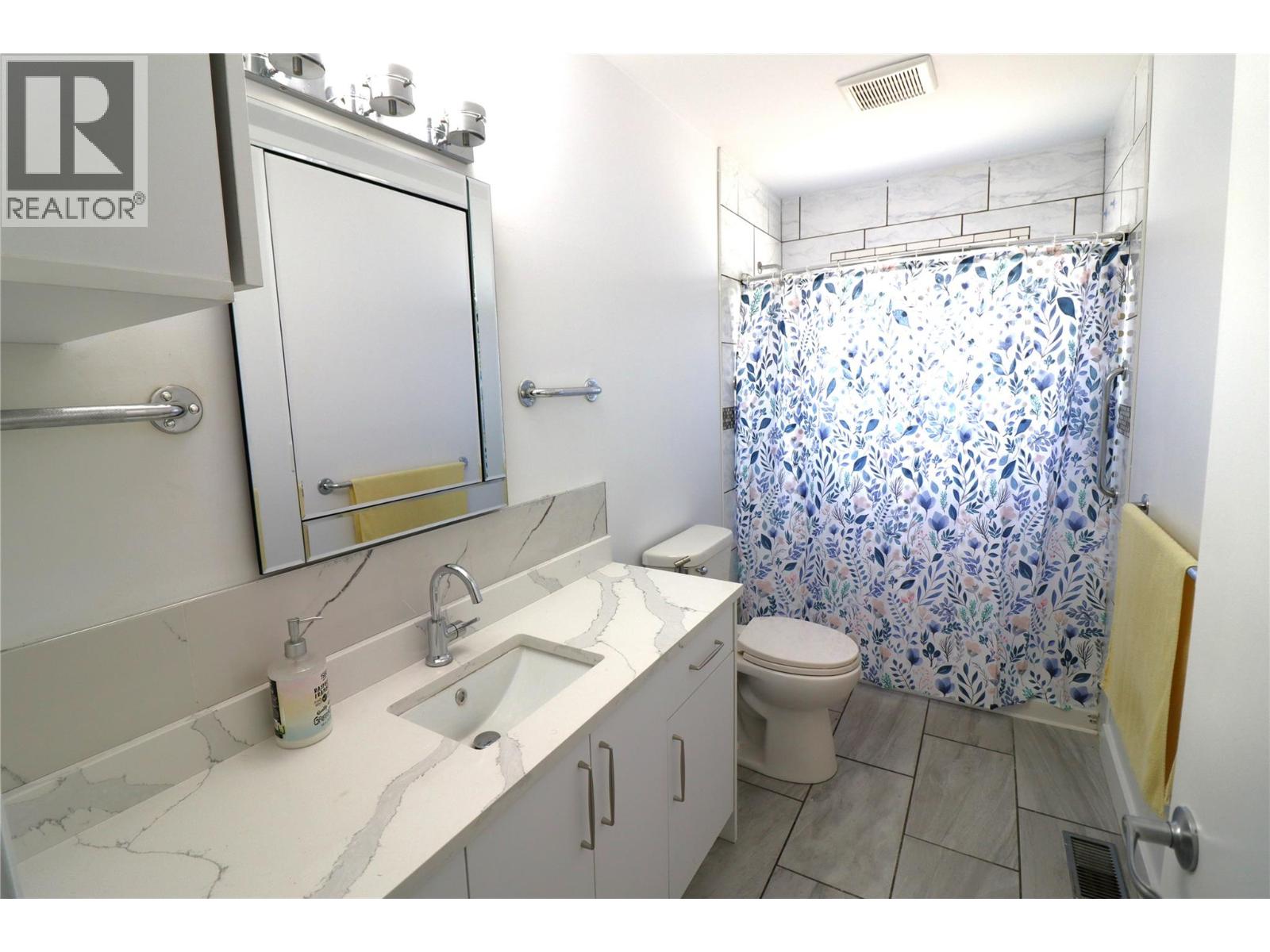 765 BARRIE Drive — photo 12