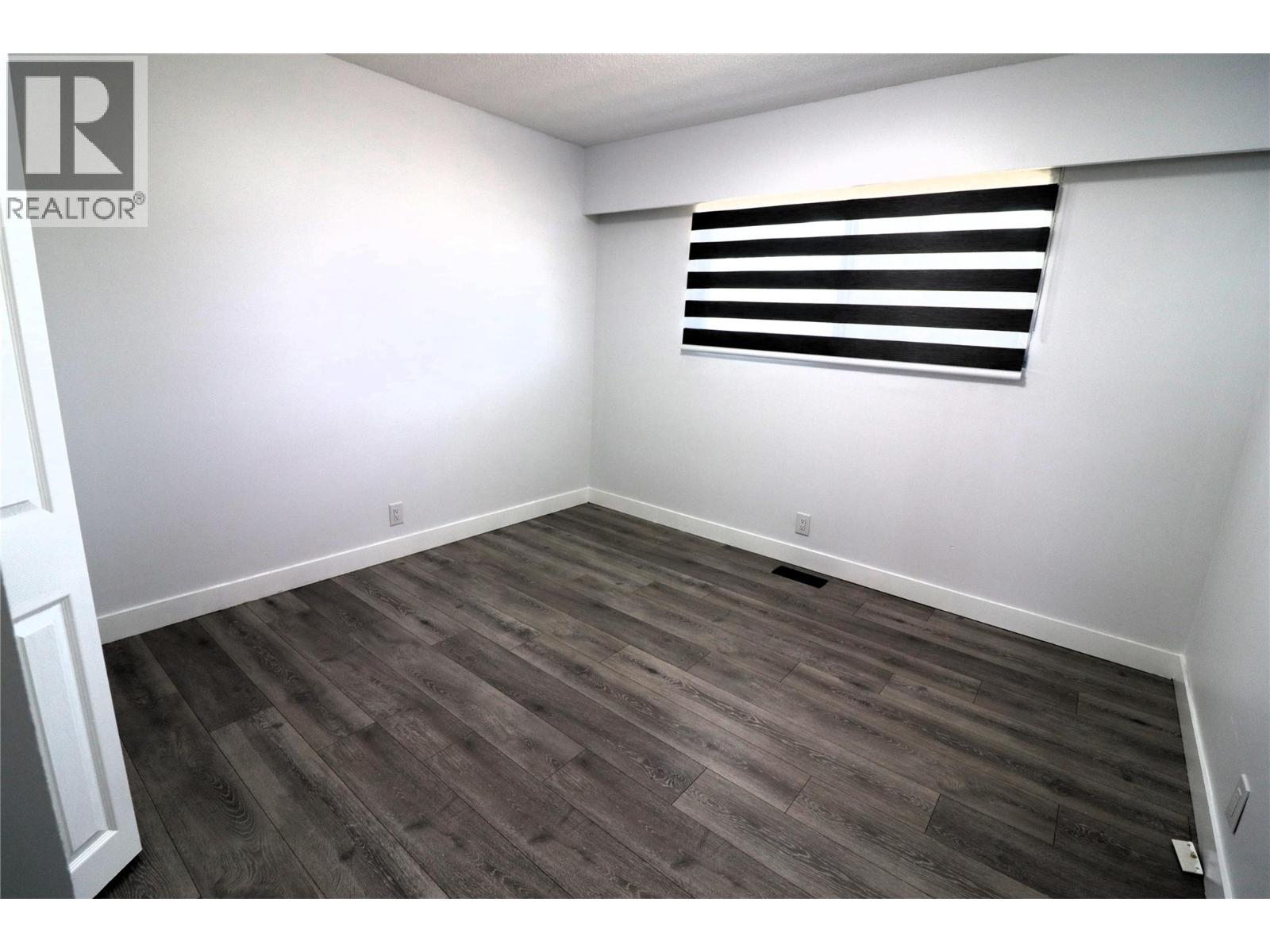 765 BARRIE Drive — photo 10