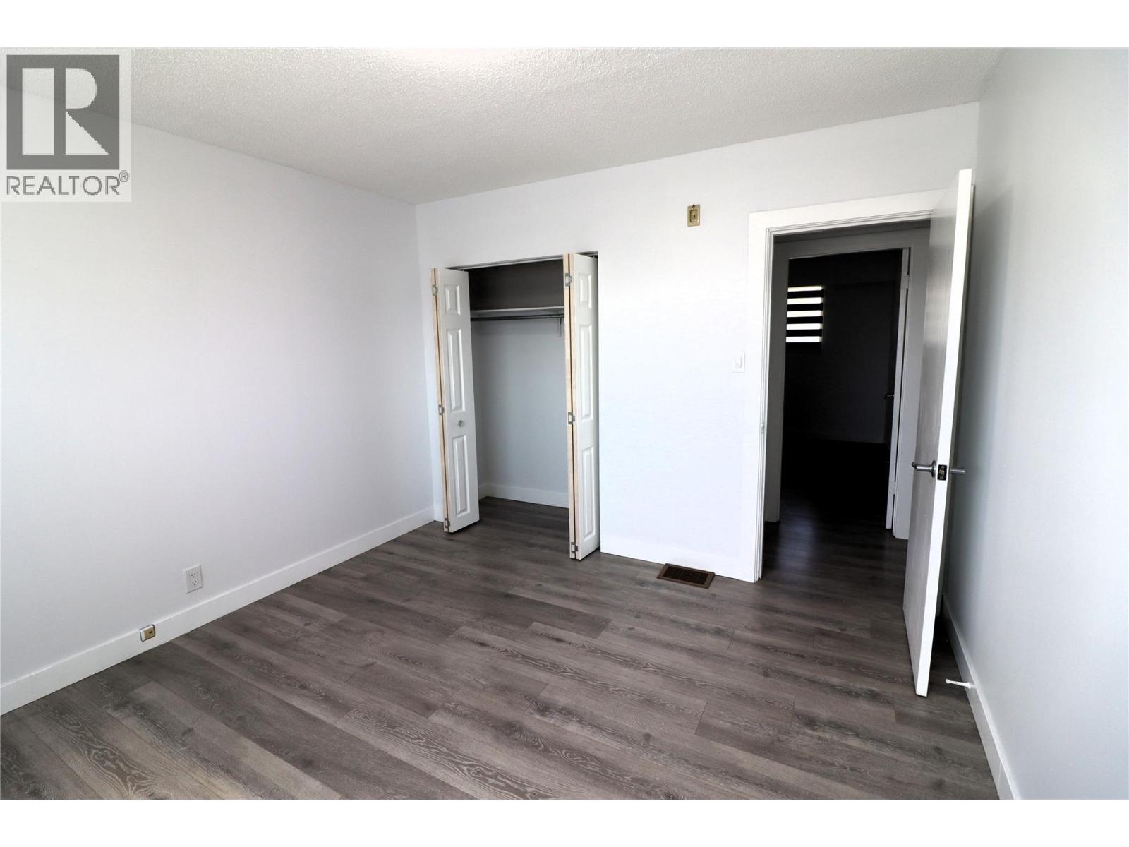 765 BARRIE Drive — photo 16