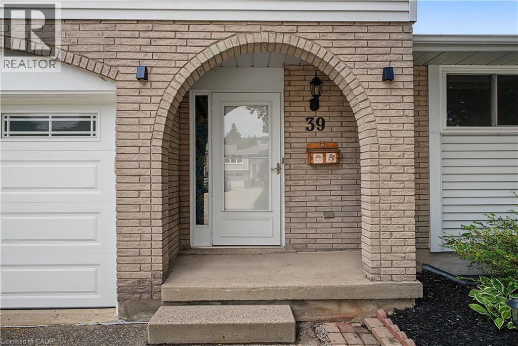39 Southwood Drive, Kitchener, Ontario  N2E 2E6 - Photo 3 - 40845963
