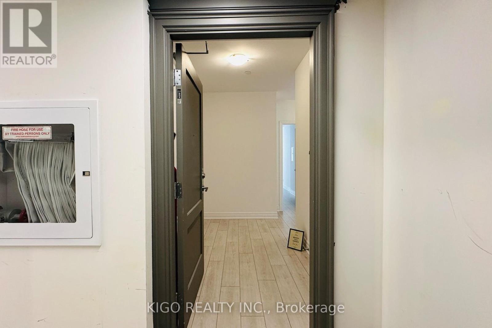 210 - 30 Elm Drive W, Mississauga, Ontario  L5B 0N6 - Photo 3 - W13539574