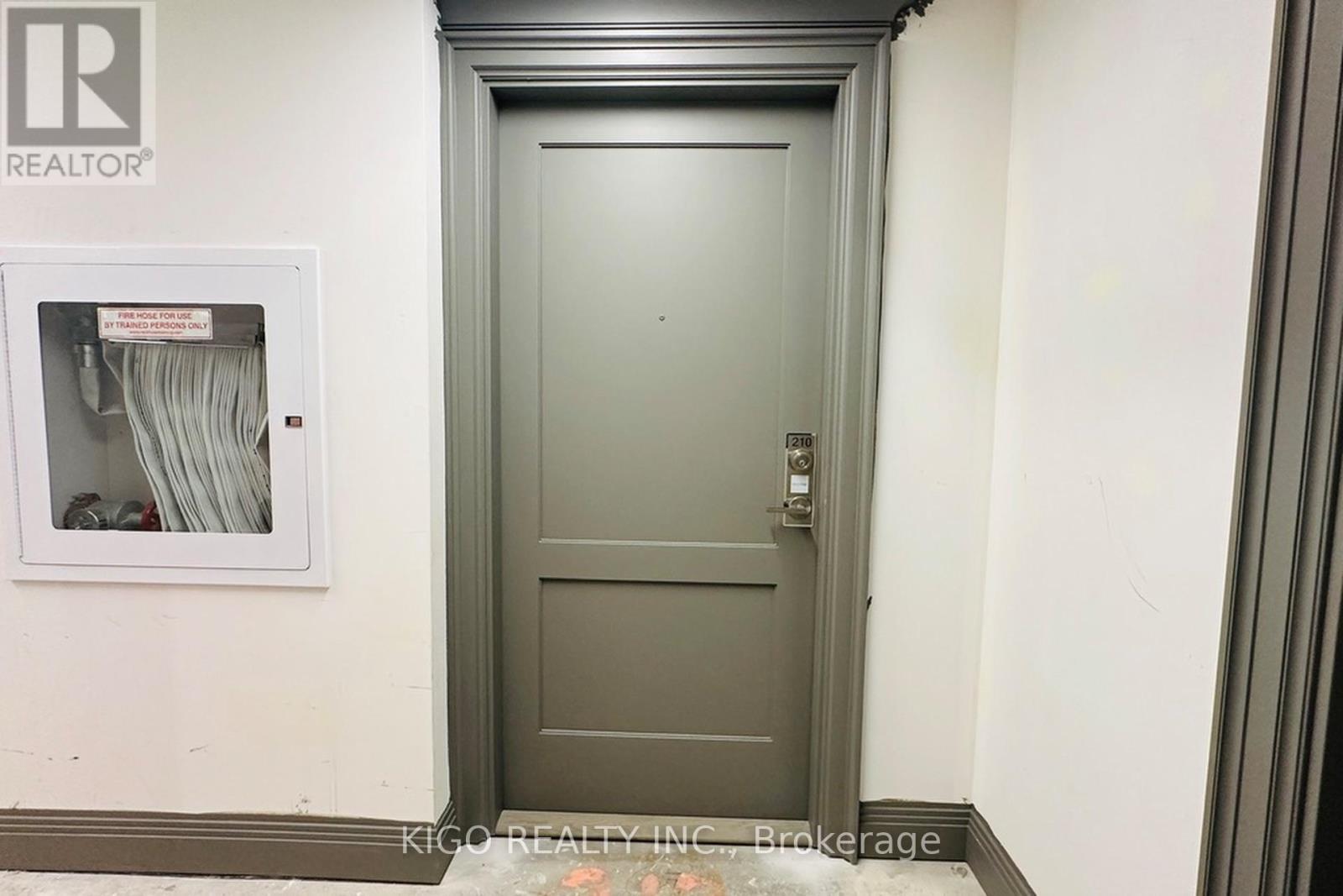 210 - 30 Elm Drive W, Mississauga, Ontario  L5B 0N6 - Photo 2 - W13539574